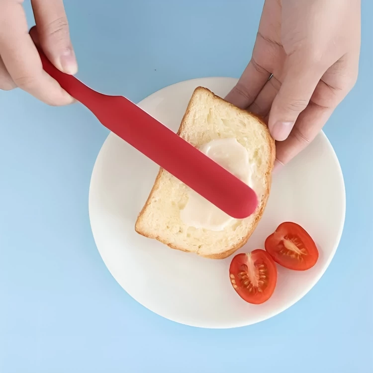 مكشطة سيليكون للكريمة والزبدة، 24.5 سم - متعددة الألوان